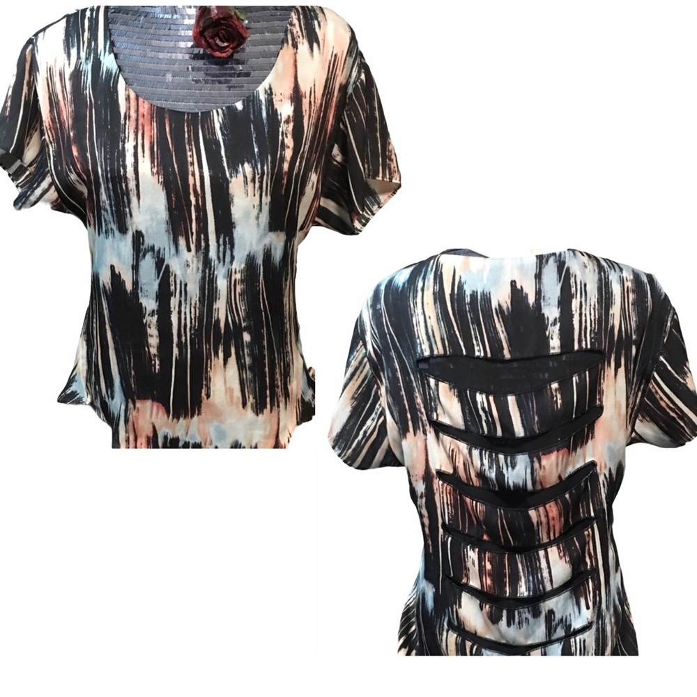 BCBG SCOOP NECK TOP SM. DECORATIVE BACK SLITS